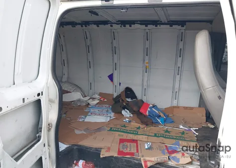 2018 Chevrolet Express 2500 Work Van z USA, uszkodzony, nr VIN 1GCWGBFP7J1254001